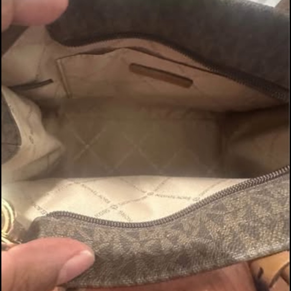 Michael Kors Mirella Women’s MD Crossbody Tote Bag. - Picture 8 of 9